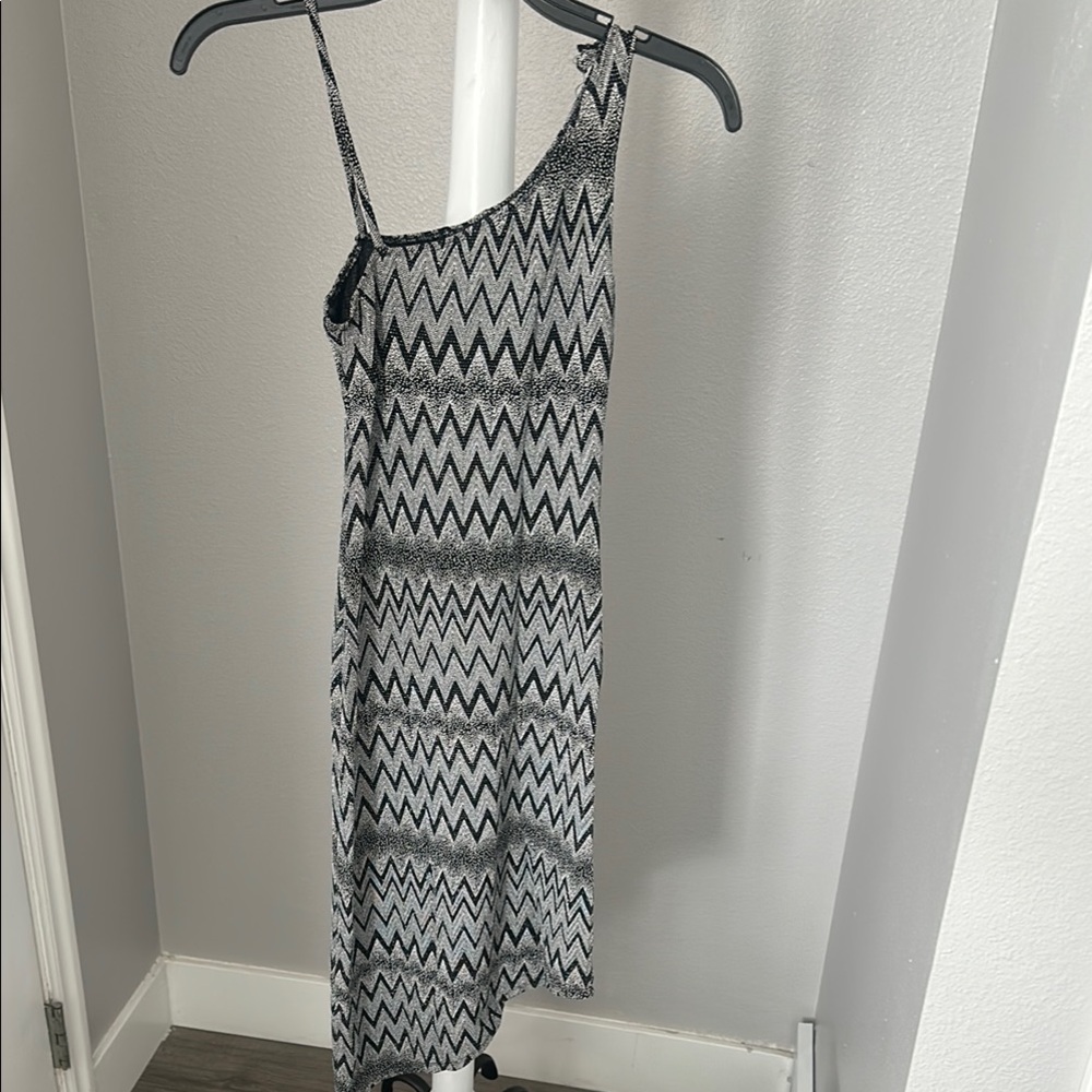Stylish Black and White Zigzag Dress